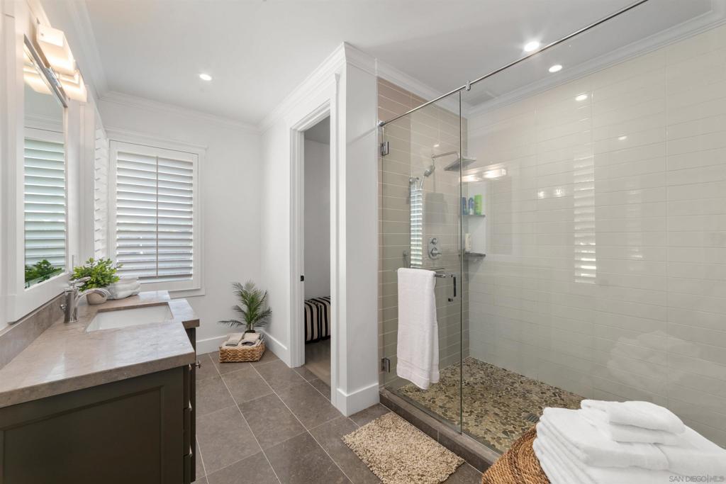 868 J Property Photo 51