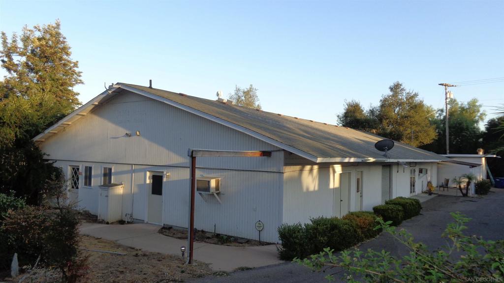 28560 Lilac Rd Property Photo 2