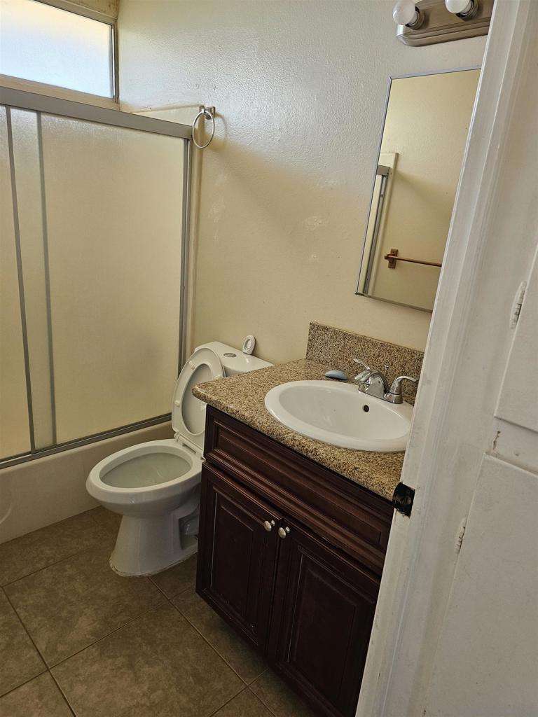 2768 Country Club Rd Property Photo 4
