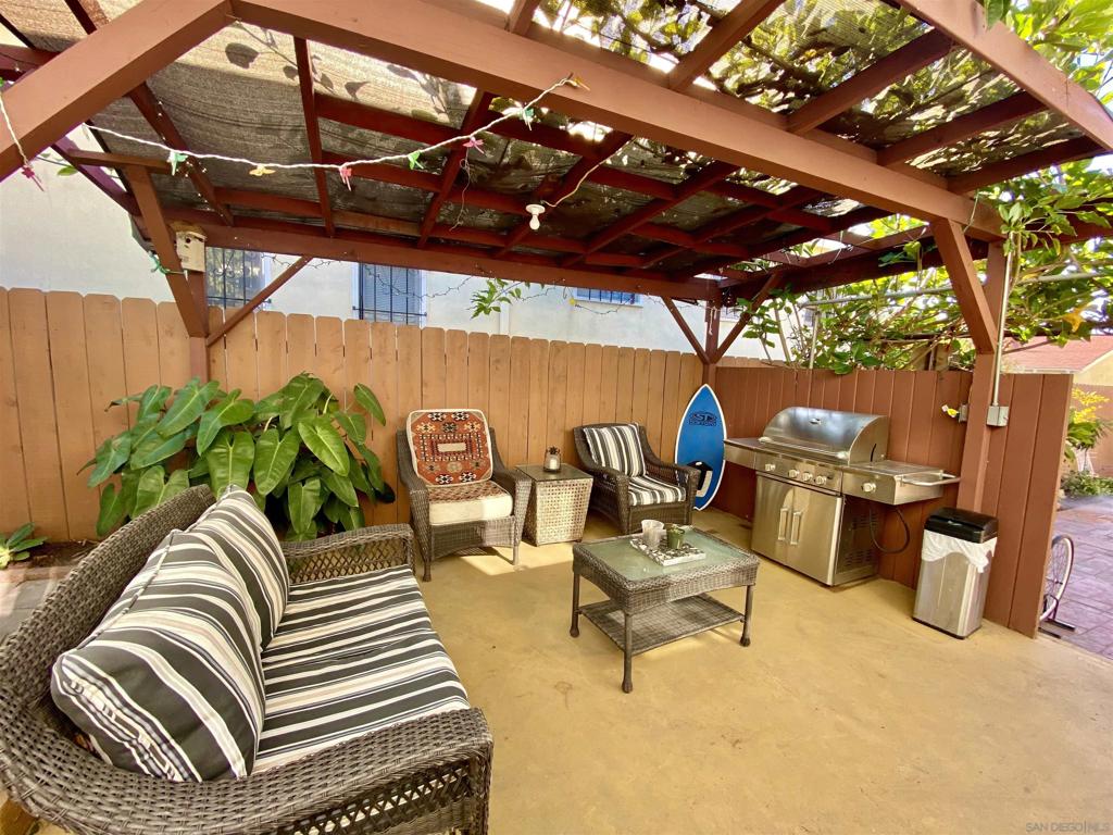 3852 56 1st Ave Property Photo 10