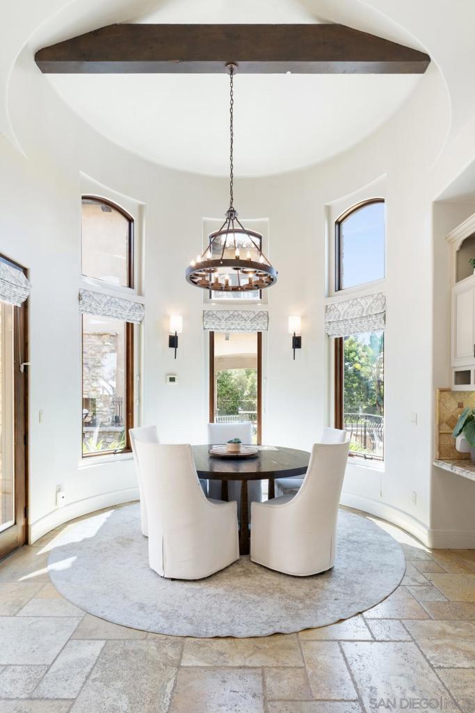 6089 Avenida Alteras Property Photo 7