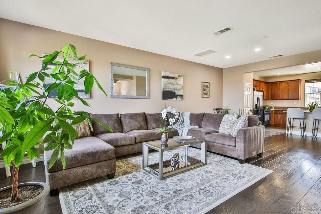 1707 Montilla Strret Property Photo 7
