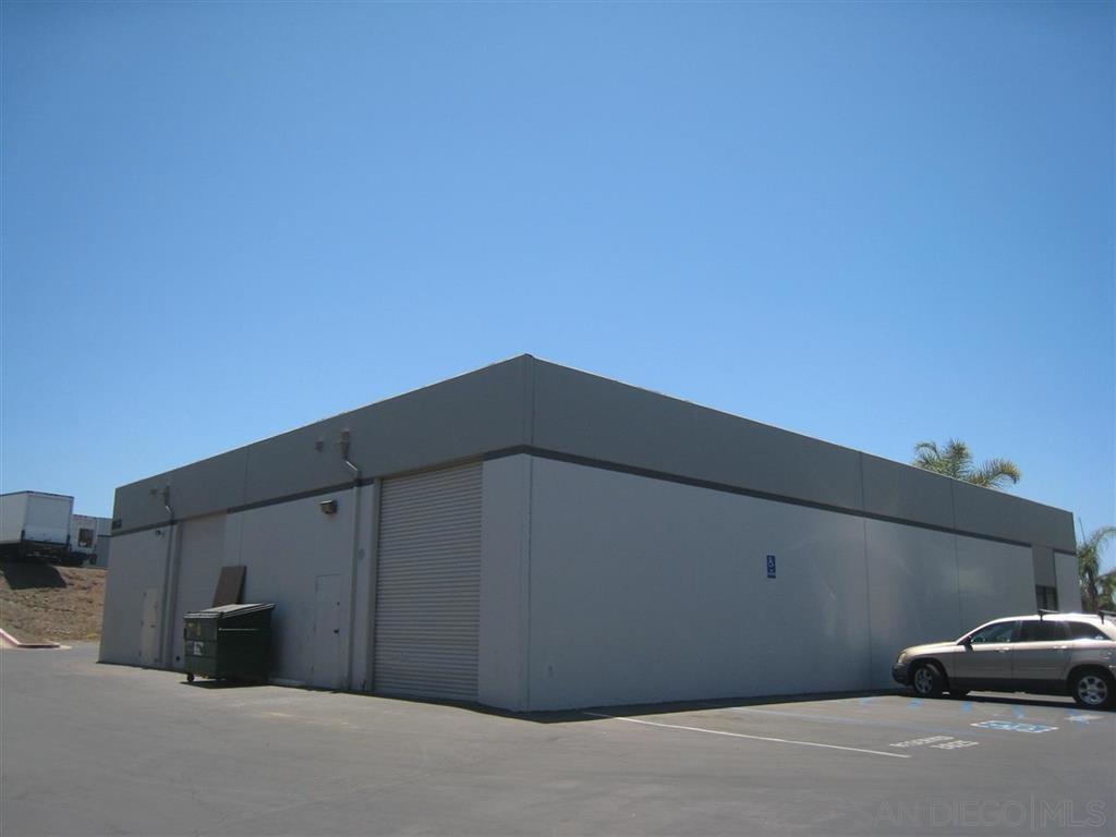 8615 Commerce Ave Property Photo 3