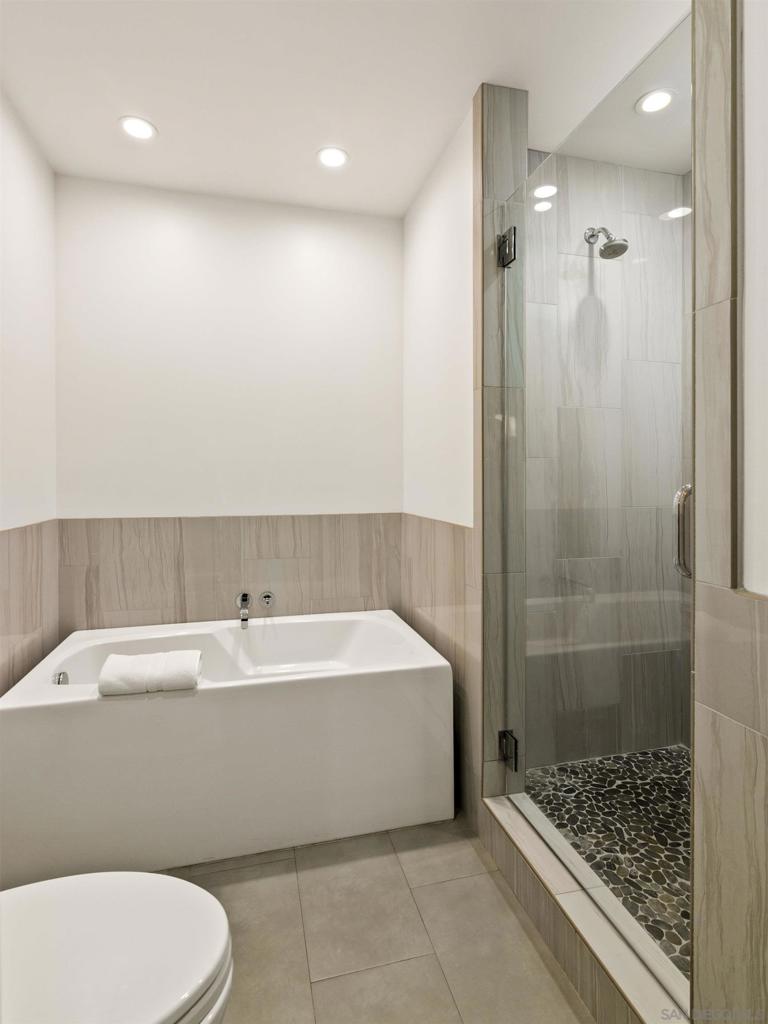 253 Gravilla Street Property Photo 22