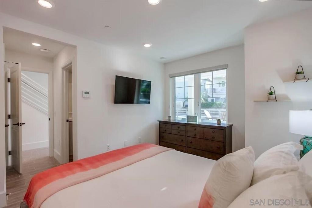 834 Santa Barbara Pl Property Photo 20