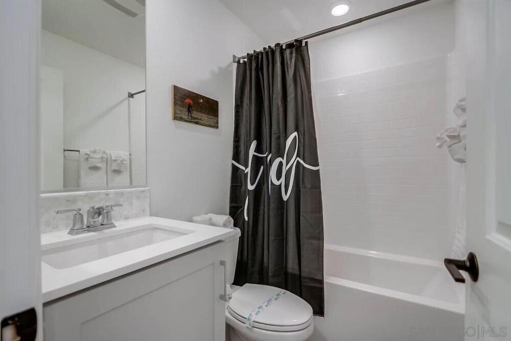 834 Santa Barbara Pl Property Photo 36