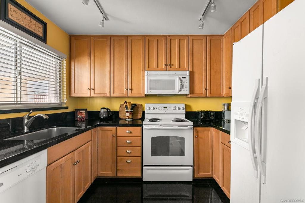 2530 Clairemont Drive 206 Property Photo 2
