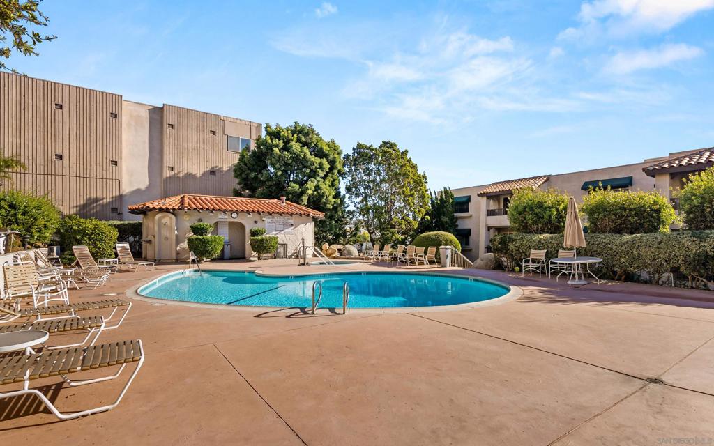 2530 Clairemont Drive 206 Property Photo 6