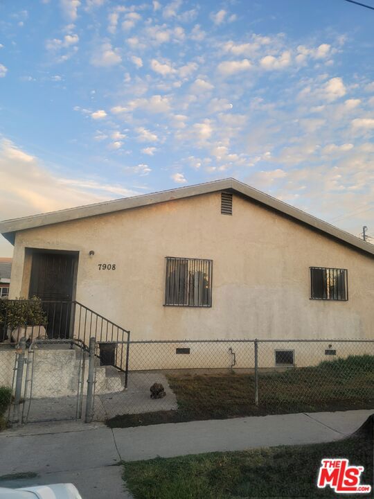7908 Towne Avenue Property Photo 1