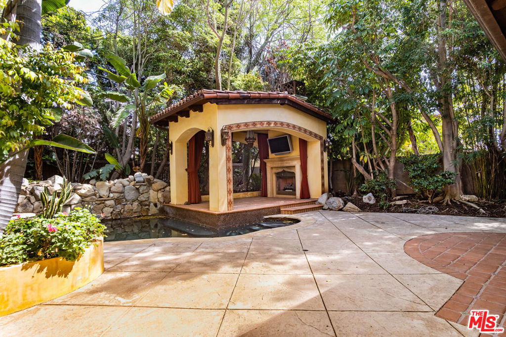 906 Iliff Street Property Photo 40