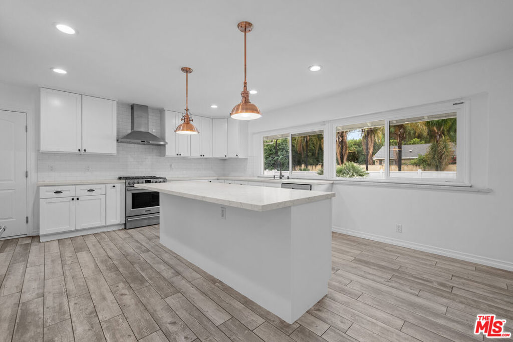 17059 Albers Street Property Photo 2
