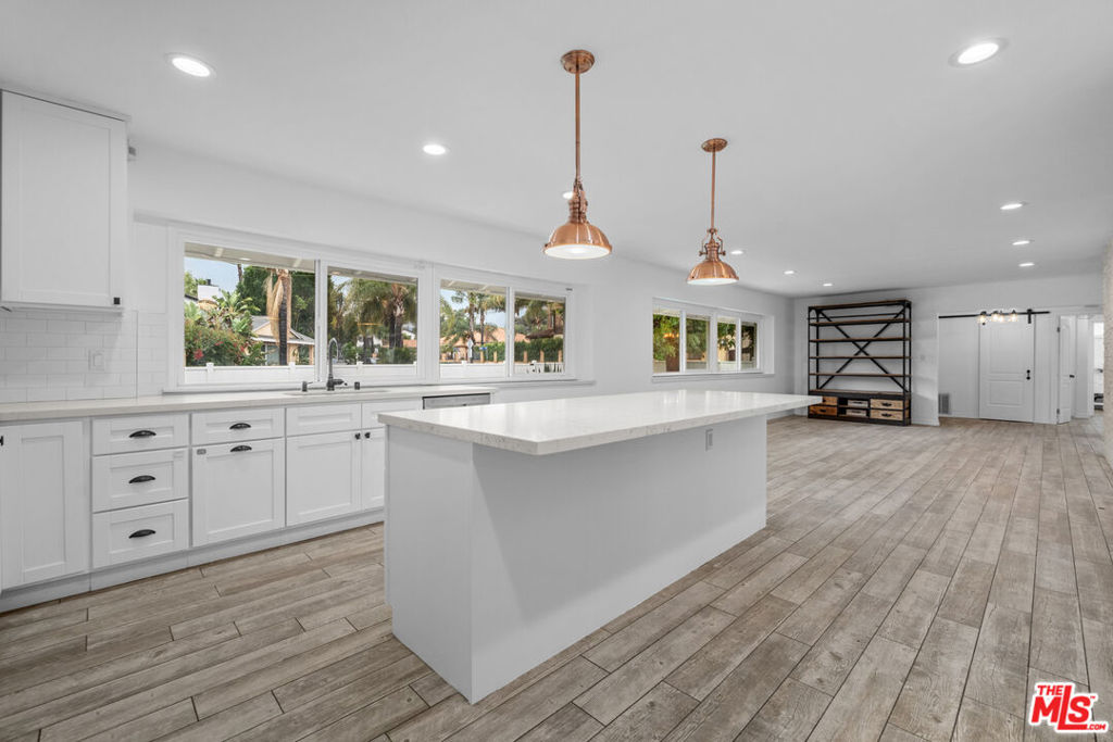 17059 Albers Street Property Photo 3