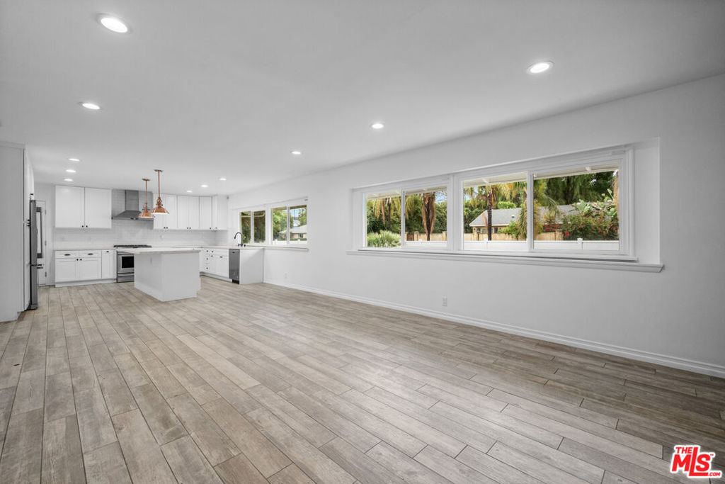 17059 Albers Street Property Photo 5