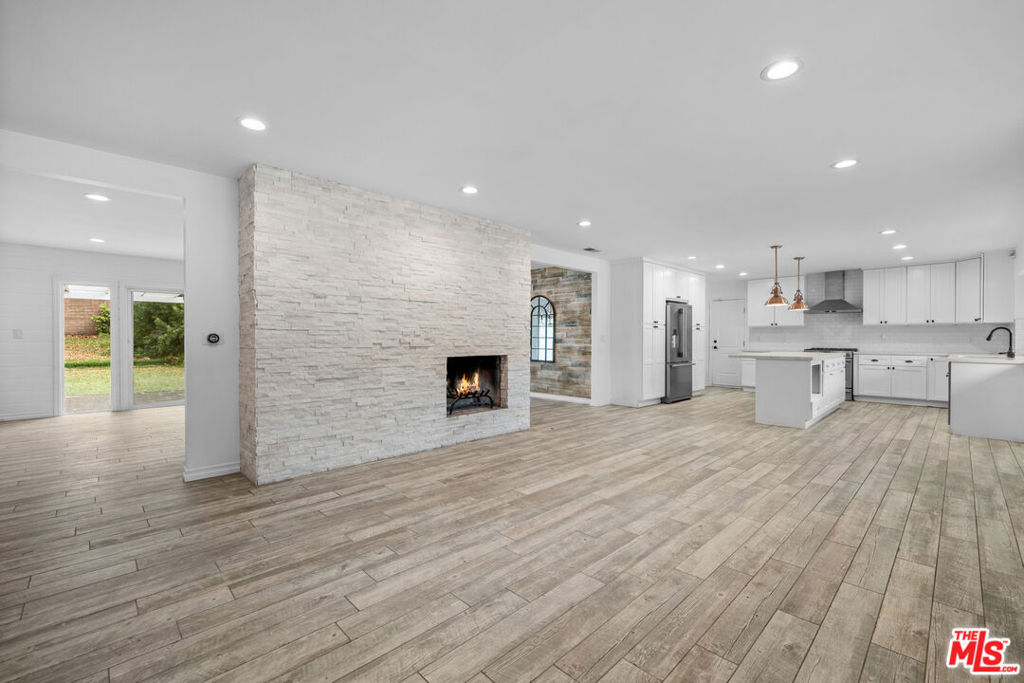 17059 Albers Street Property Photo 7