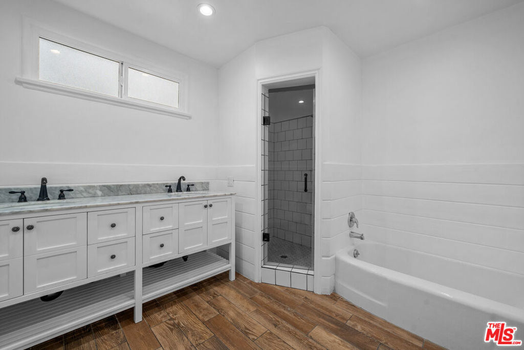 17059 Albers Street Property Photo 9
