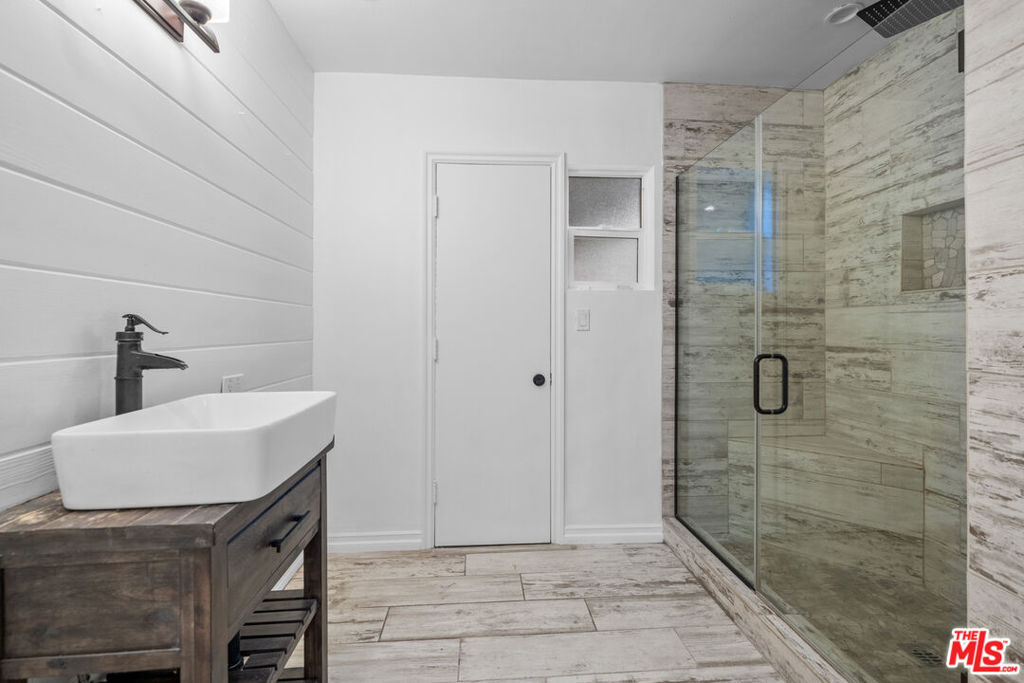 17059 Albers Street Property Photo 12