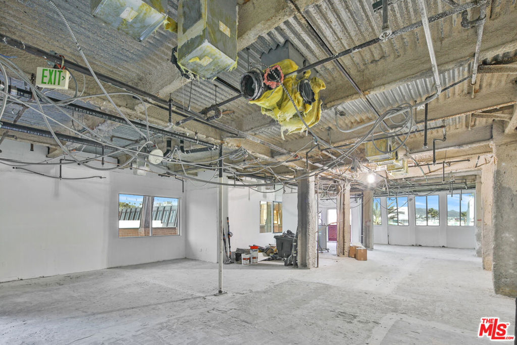 421 N Rodeo Drive P-3 Property Photo 5