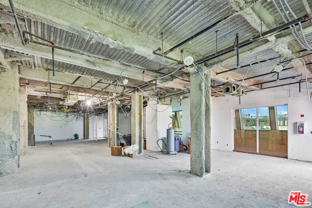 421 N Rodeo Drive P-3 Property Photo 6