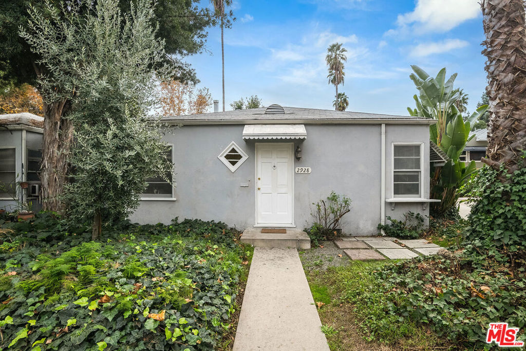 2924 W Riverside Drive Property Photo 9