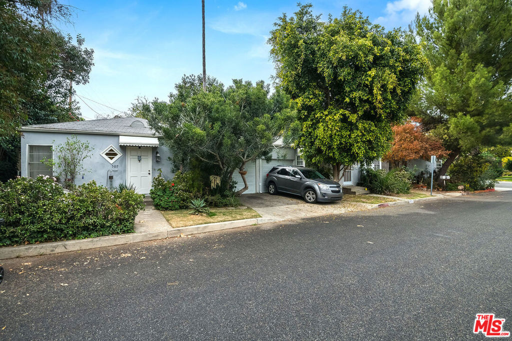 2924 W Riverside Drive Property Photo 12