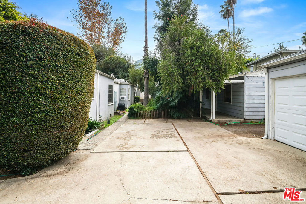 2924 W Riverside Drive Property Photo 16