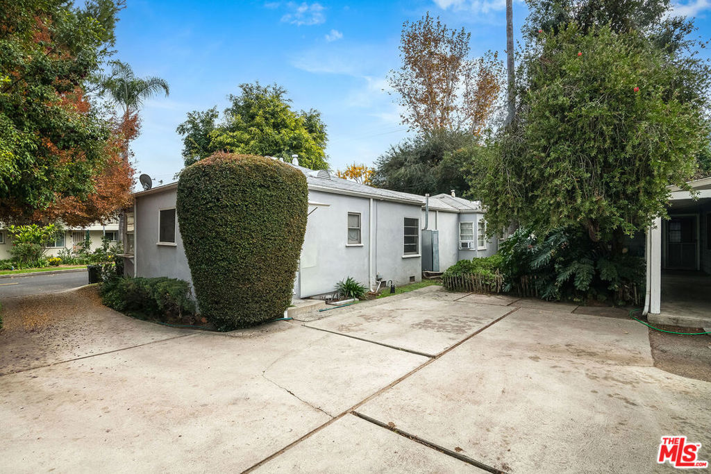 2924 W Riverside Drive Property Photo 18