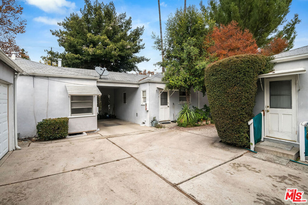2924 W Riverside Drive Property Photo 19