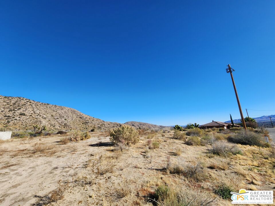 54260 Pinon Drive Property Photo 6