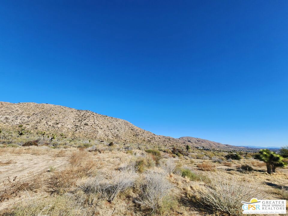 54260 Pinon Drive Property Photo 8