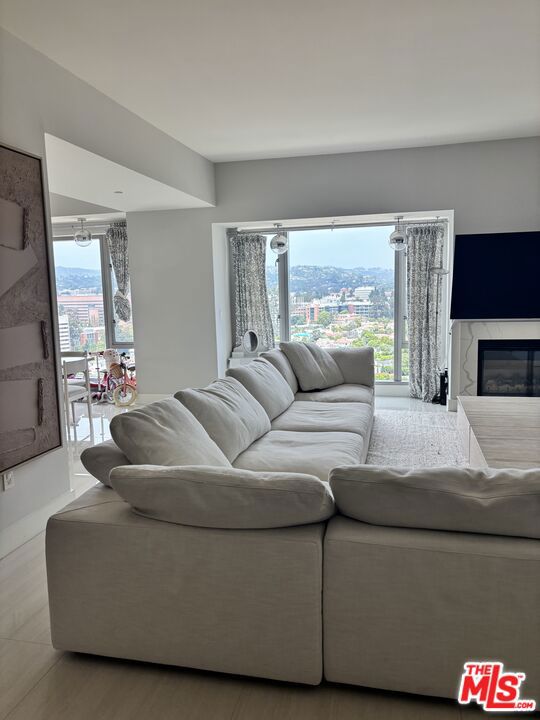 10727 Wilshire Boulevard 2002 Property Photo 8