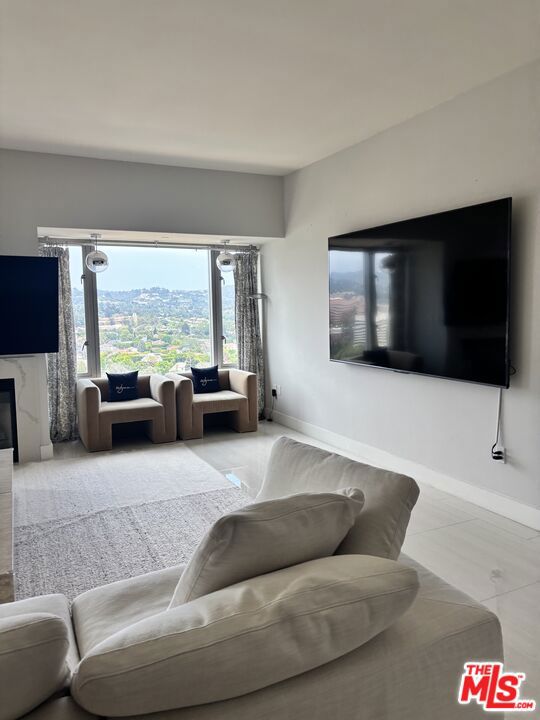 10727 Wilshire Boulevard 2002 Property Photo 10