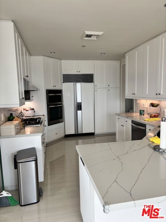 10727 Wilshire Boulevard 2002 Property Photo 25