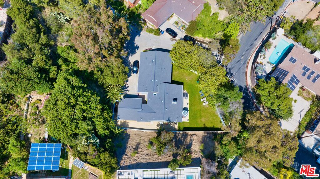 935 N Kenter Avenue Property Photo 22