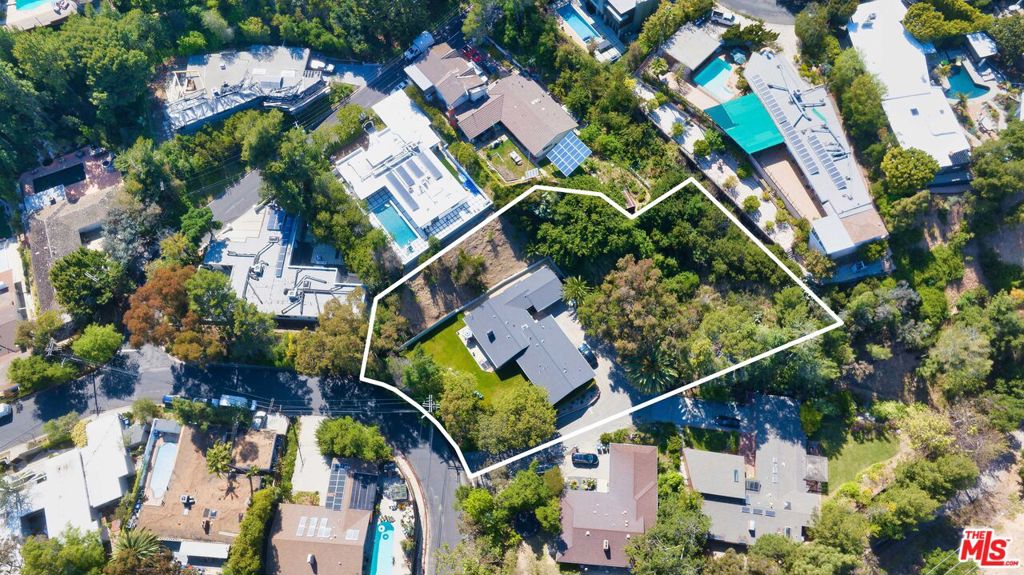 935 N Kenter Avenue Property Photo 23