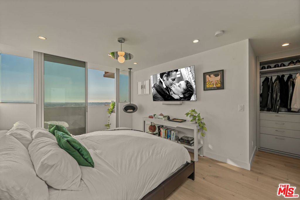 8787 Shoreham Drive 1106 Property Photo 16