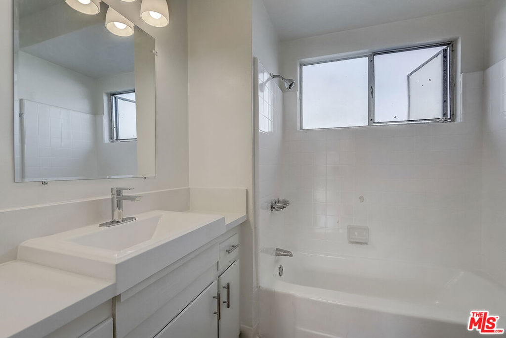 3344 Keystone Avenue Property Photo 12