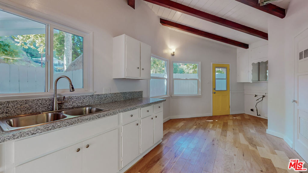 1414 N Beverly Glen Boulevard Property Photo 3