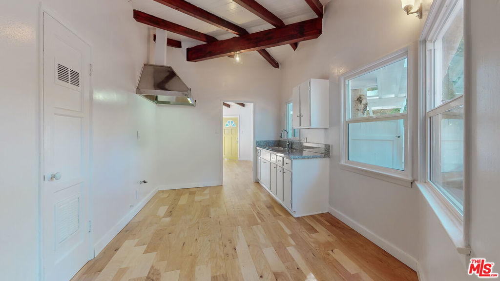 1414 N Beverly Glen Boulevard Property Photo 4