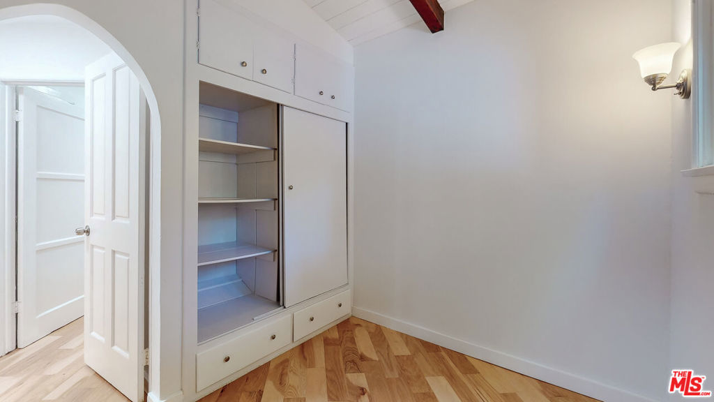1414 N Beverly Glen Boulevard Property Photo 6