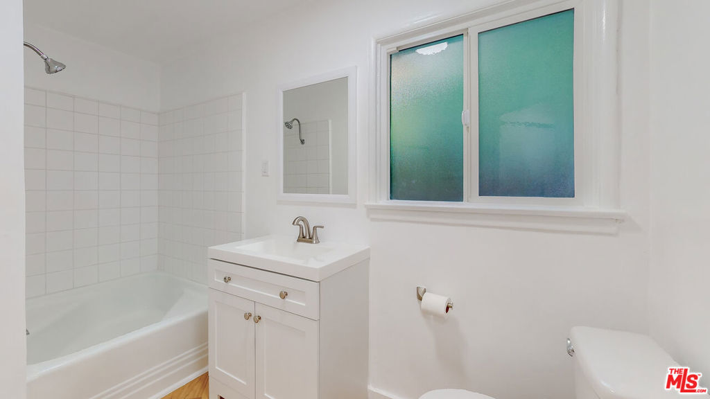 1414 N Beverly Glen Boulevard Property Photo 7
