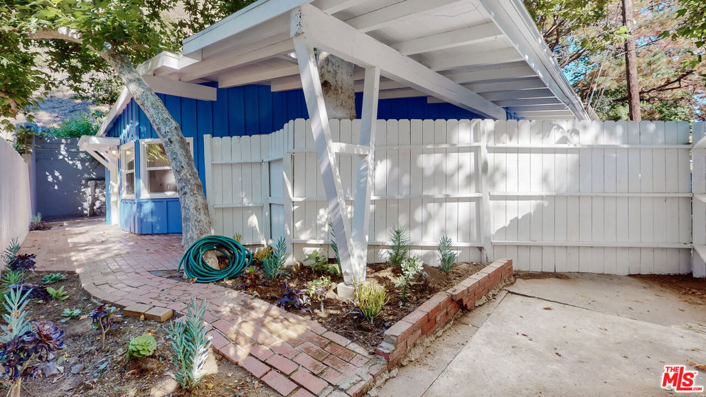 1414 N Beverly Glen Boulevard Property Photo 8