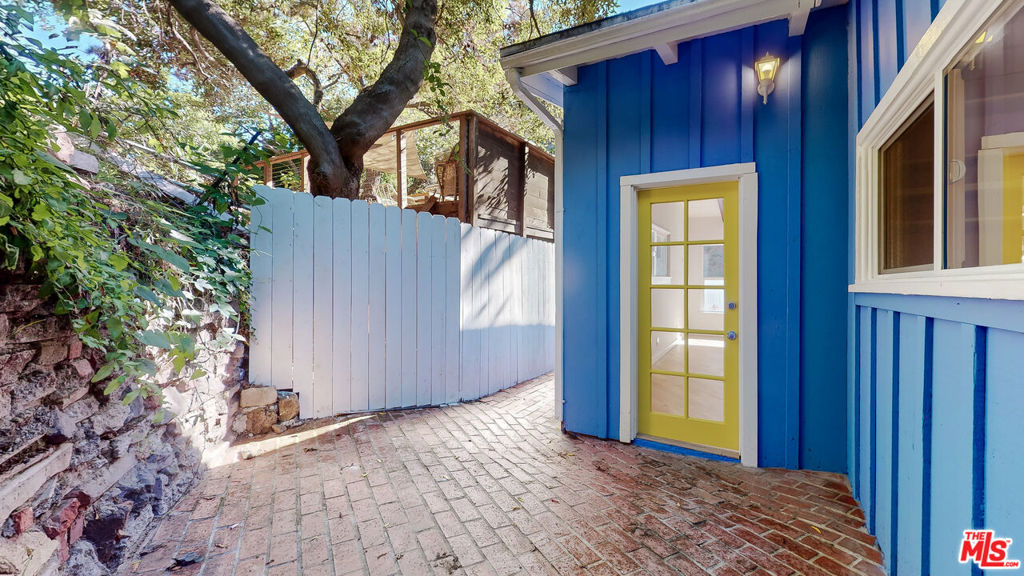 1414 N Beverly Glen Boulevard Property Photo 10