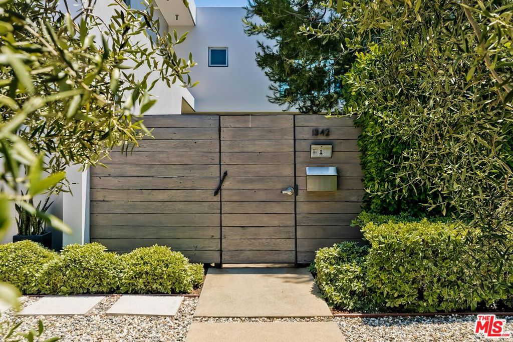 1342 Appleton Way Property Photo 3