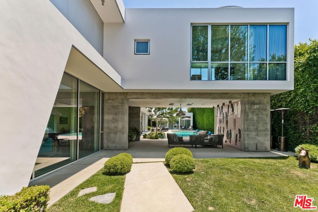 1342 Appleton Way Property Photo 4