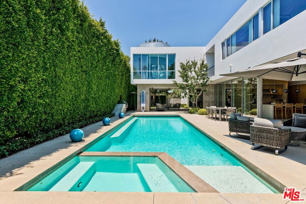 1342 Appleton Way Property Photo 7