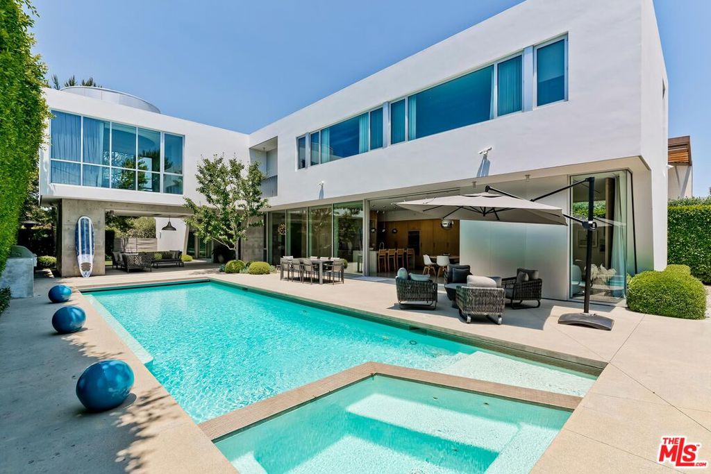 1342 Appleton Way Property Photo 8