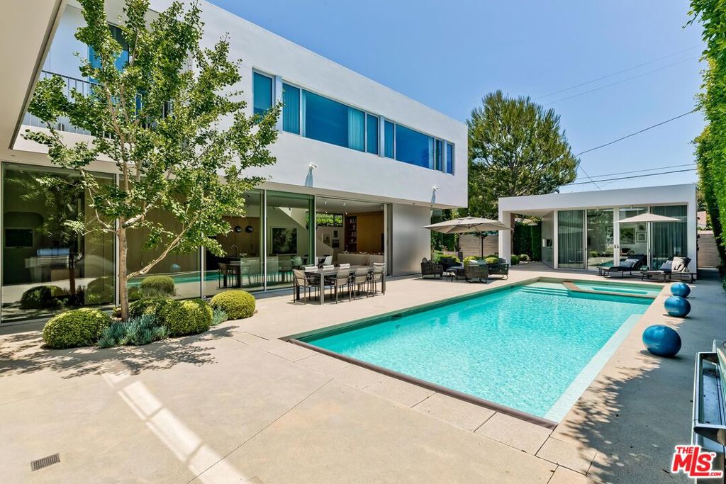 1342 Appleton Way Property Photo 9