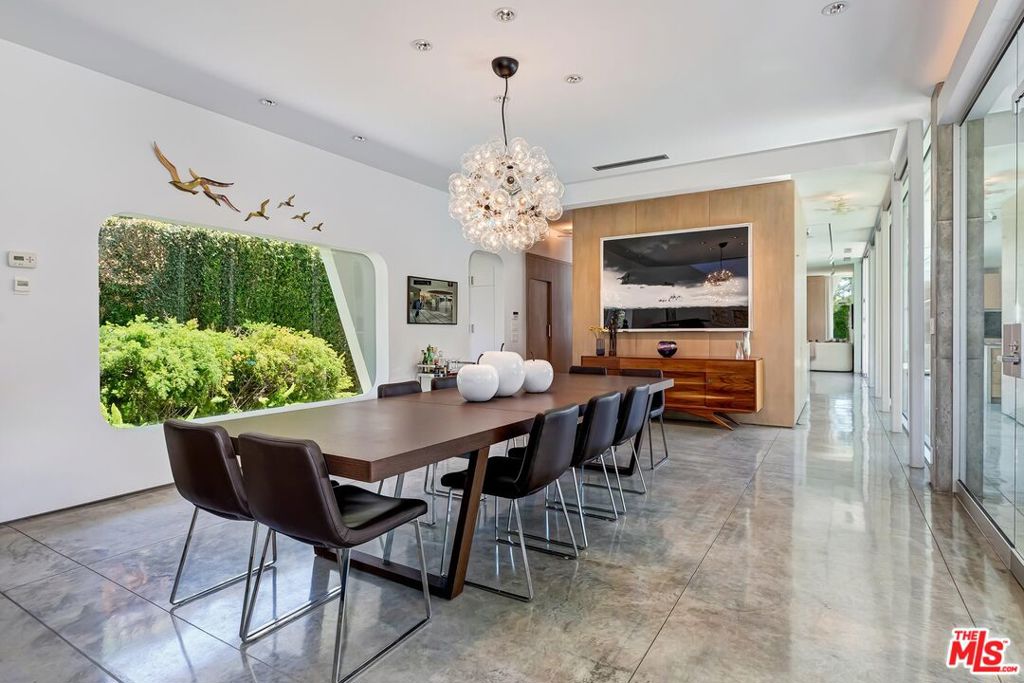 1342 Appleton Way Property Photo 12