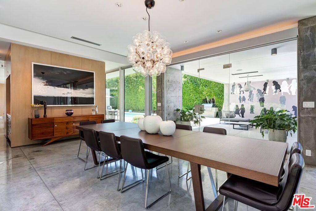 1342 Appleton Way Property Photo 13