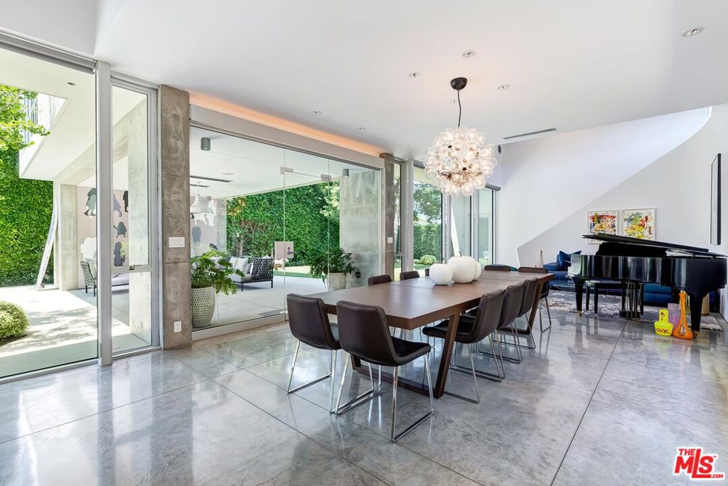 1342 Appleton Way Property Photo 14